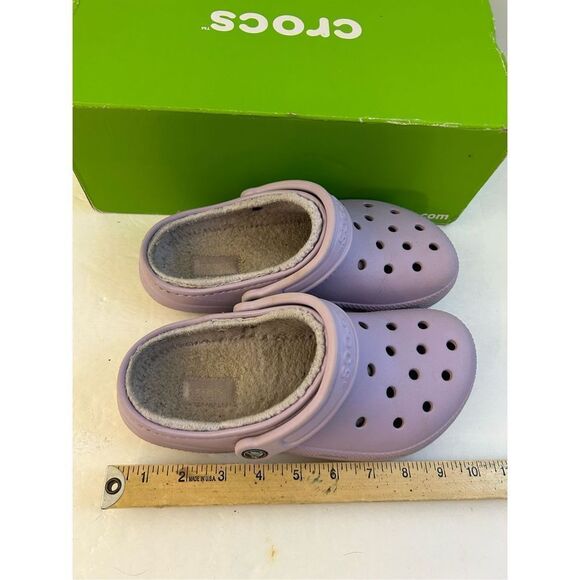 Crocs Purple clogs size 6 lined used - Picture 5 of 5